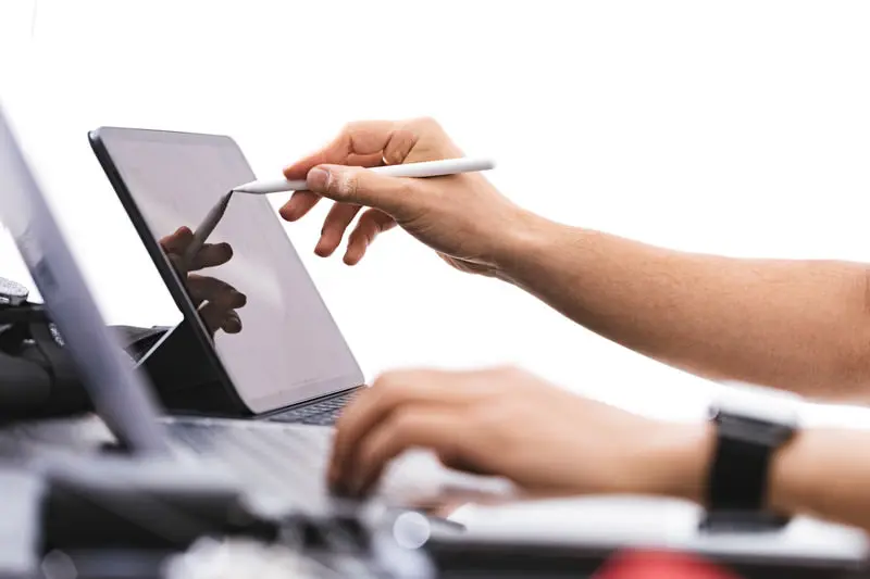 デザインの仕事をする人