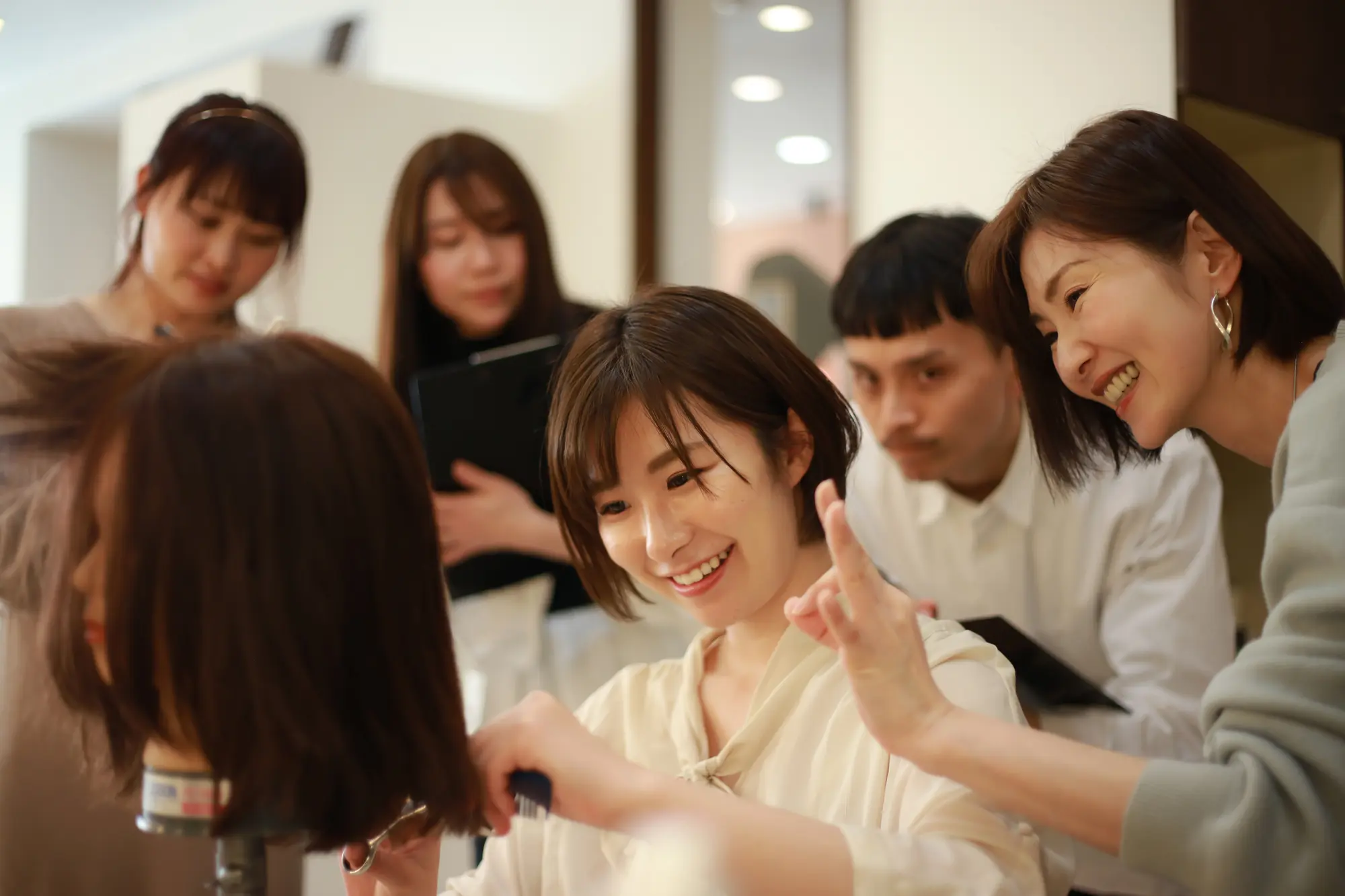 美容師の専門学校は何年通う？美容師免許を取得までの流れと学校の 