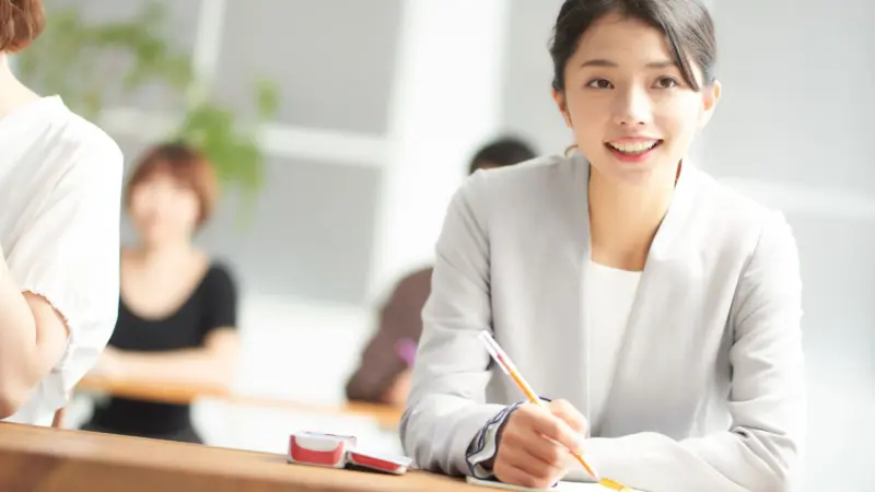 授業中の女性